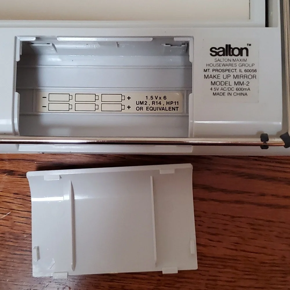 SALTON Lighted Make-up Mirror